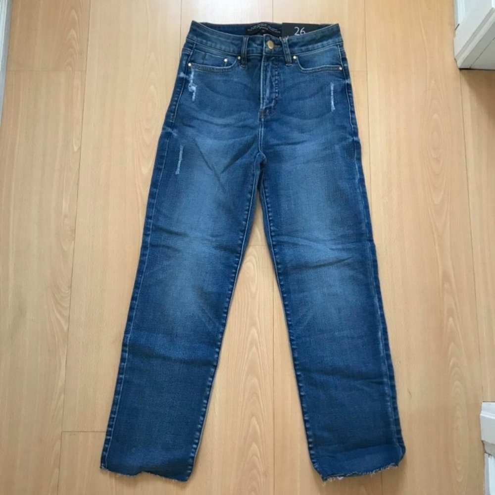 NEW RW&CO. High-rise Straight Leg Crop Blue Jeans